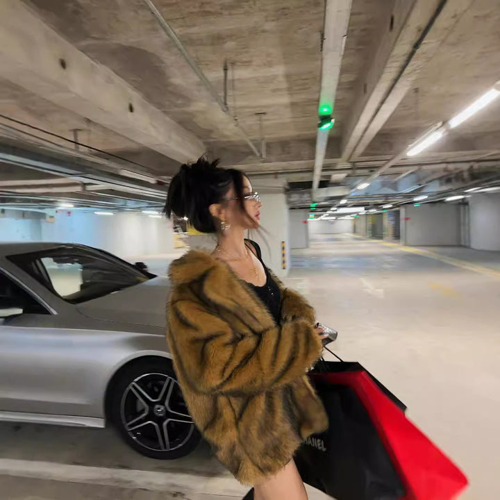 Ladies trendy faux fur jacket with animal print Lune London