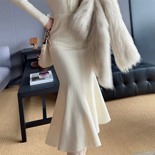 Jupe élégante haute à taille pour femmes avec ourlet évasé et texture en maille fine Chic & Stil