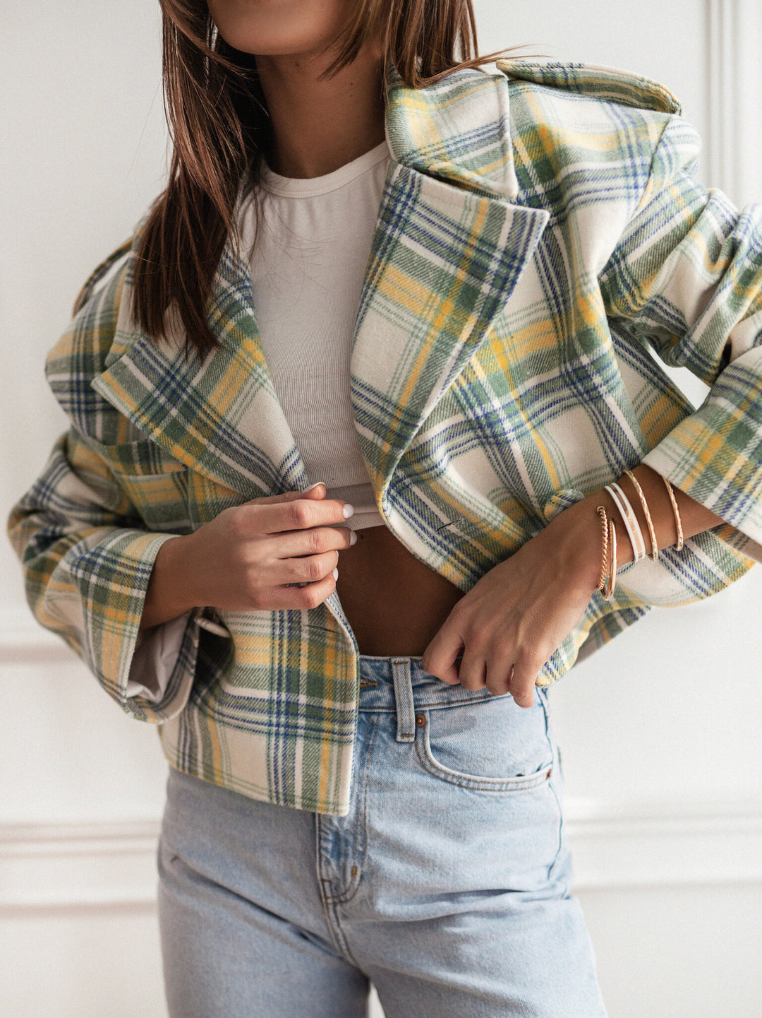 Elegant short jacket for women with a casual fit and practical pockets Lune London