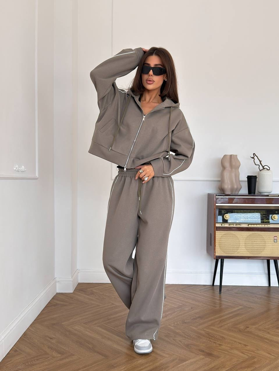 Women's casual tracksuit with cropped hoodie and loose joggers Lune London