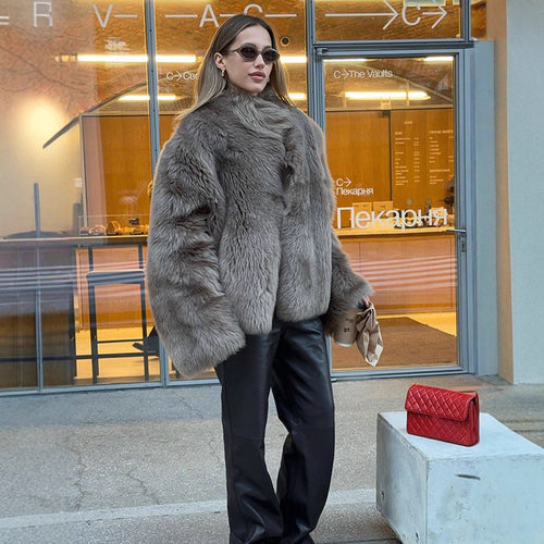 Women's short coat made of luxurious teddy faux fur with balloon sleeves and shawl collar Amarae