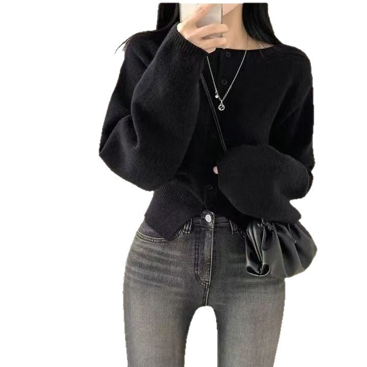 Pull cropped femme avec des détails de boutons et des manches surdimensionnées Chic & Stil