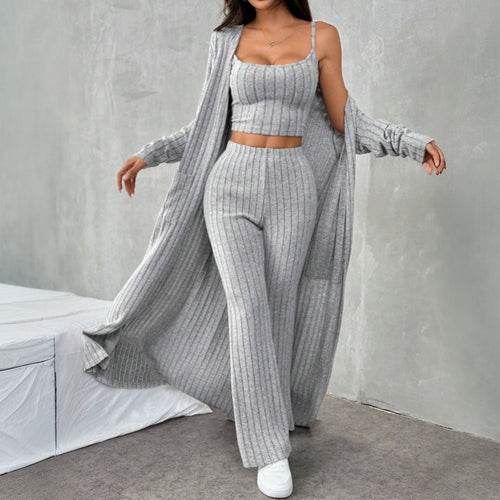 Ensemble en tricot pour femmes avec des manches longues et un design enveloppant élégant Chic & Stil