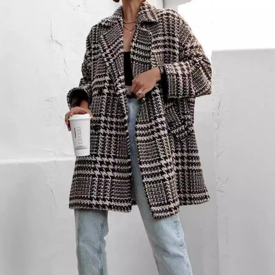 Manteau à carreaux pour femmes avec une coupe élégante et des poches pratiques Chic & Stil