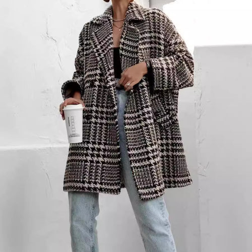 Manteau à carreaux pour femmes avec une coupe élégante et des poches pratiques Chic & Stil