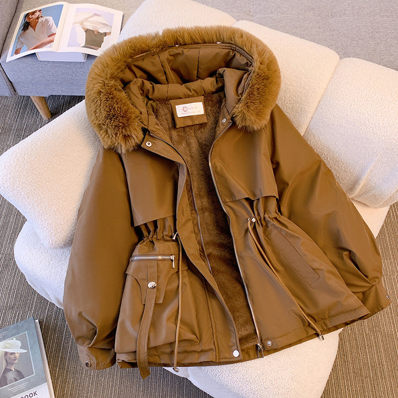 Trendy winter coat for women with removable faux fur collar and practical pockets Lune London