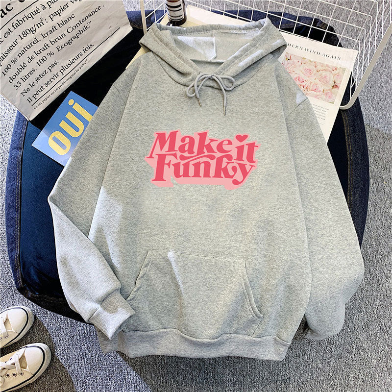 Women's hoodie with striking lettering Chic & Stil