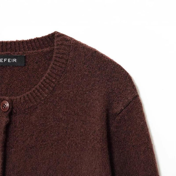 Ladies cozy knit pullover with classic buttons and a round collar Lune London