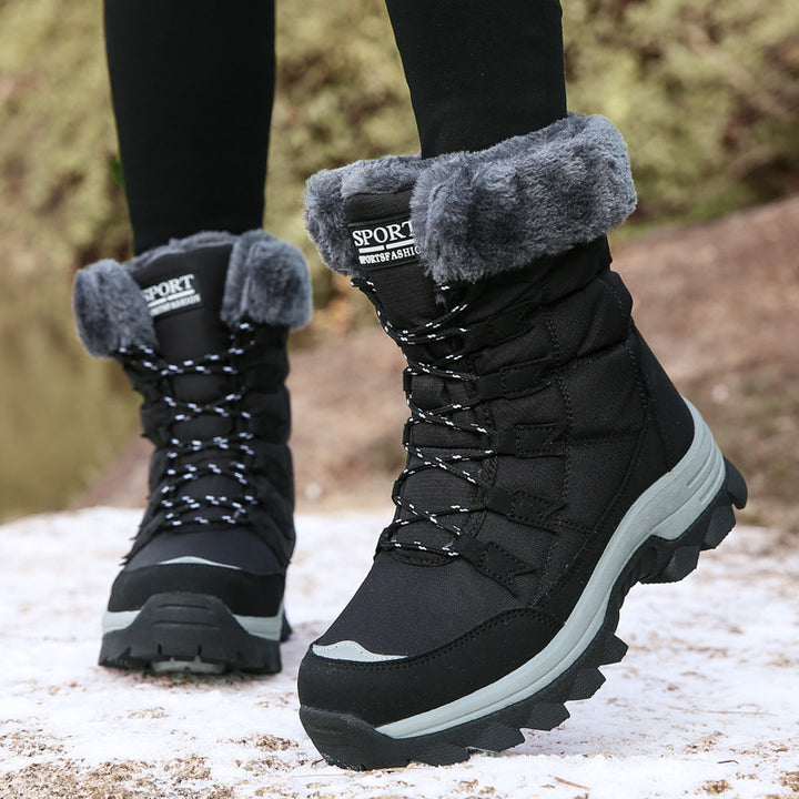Insulated winter boots for women with a slip-resistant sole construction and a cozy inner lining Lune London
