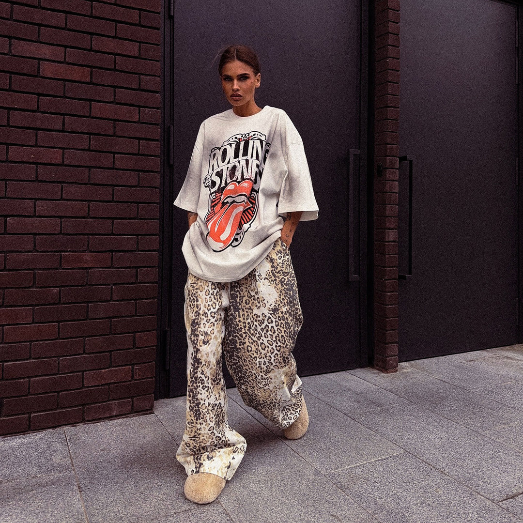 Oversized T-shirt for women with creative graphics and relaxed cuts Lune London