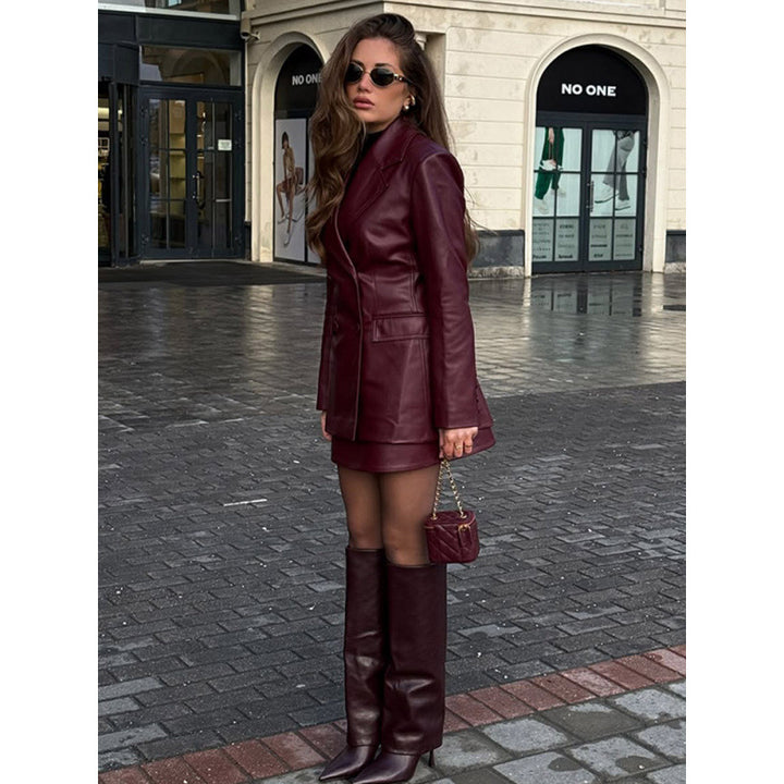 Elegant leather jacket for women with a modern design featuring double-breasted Lune London