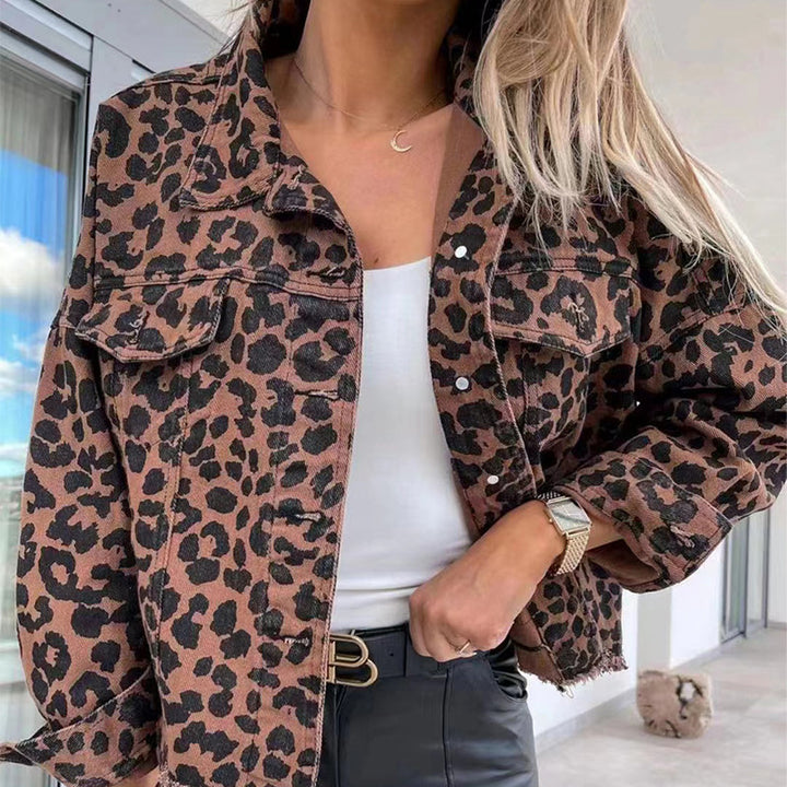 Ladies' denim jacket with a trendy leopard print Lune London