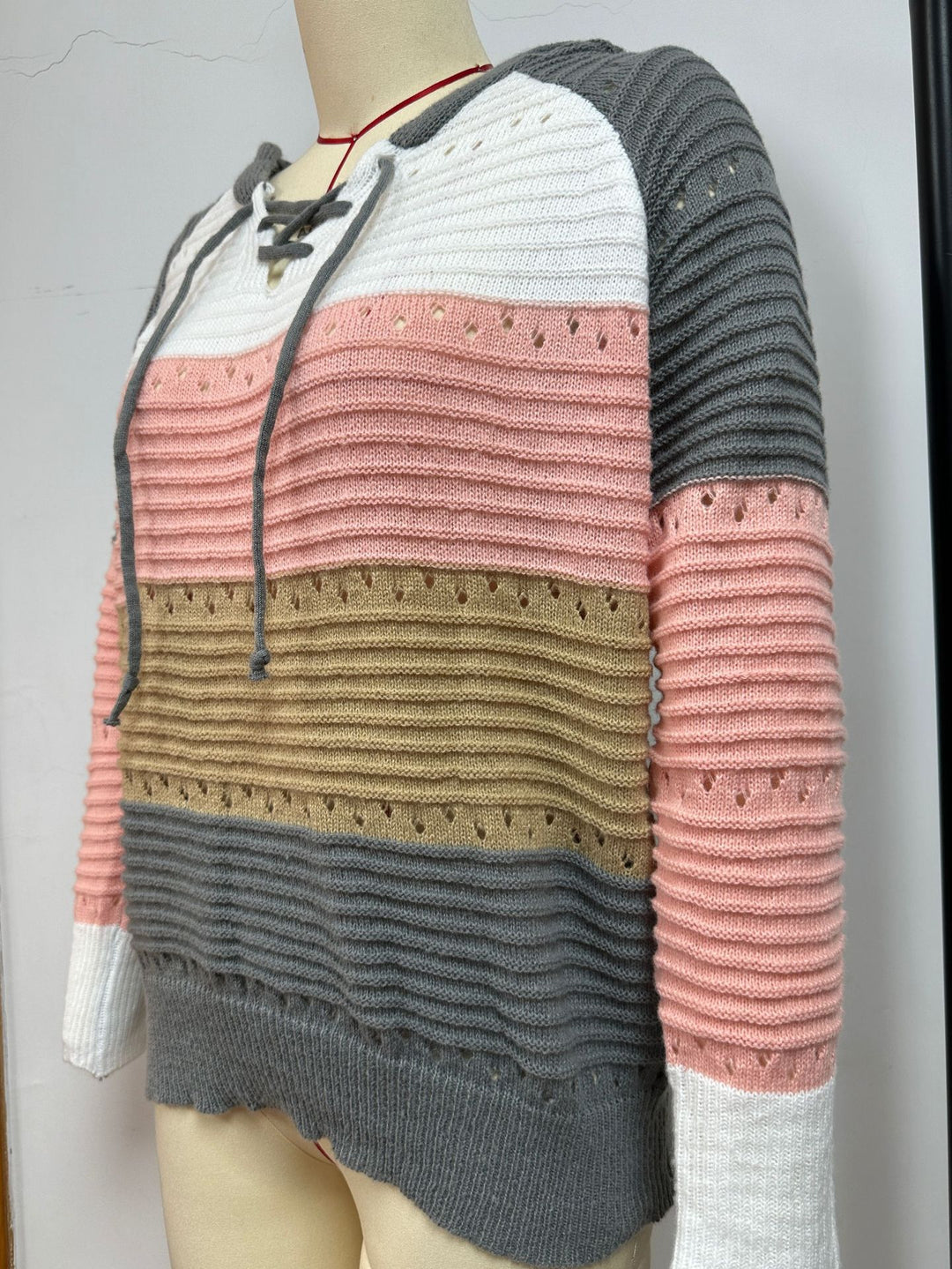 Casual sweatshirt for women with decorative lace details and textured pattern Lune London