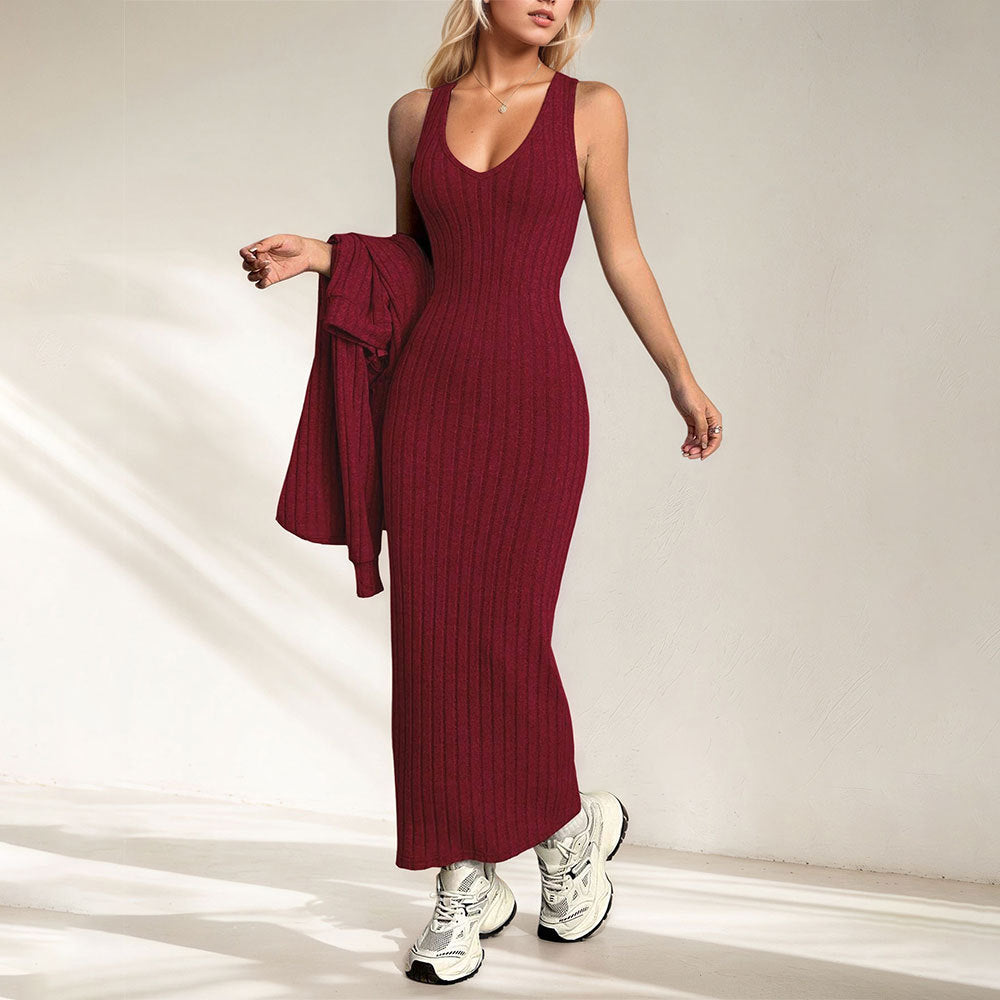 Robe maxi femme en tricot côtelé de haute qualité avec un décolleté en V profond et une coupe sculptante.