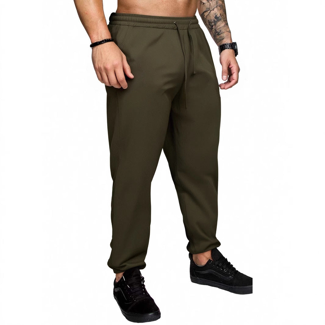 Sporty sweatpants for men with elastic waistband and side pockets Lune London