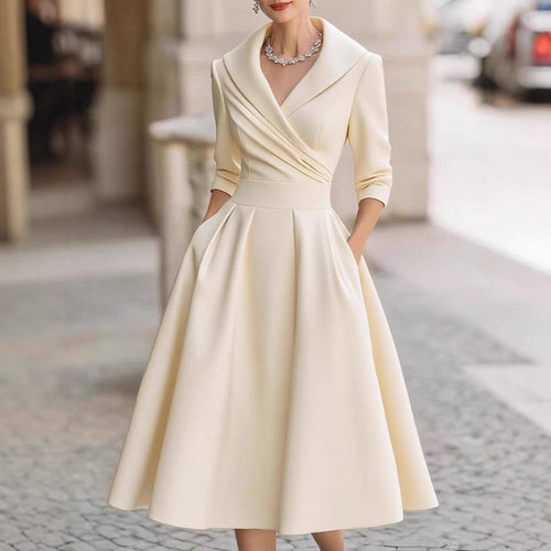 Robe portefeuille élégante pour femmes avec peplum et poches pratiques Chic & Stil