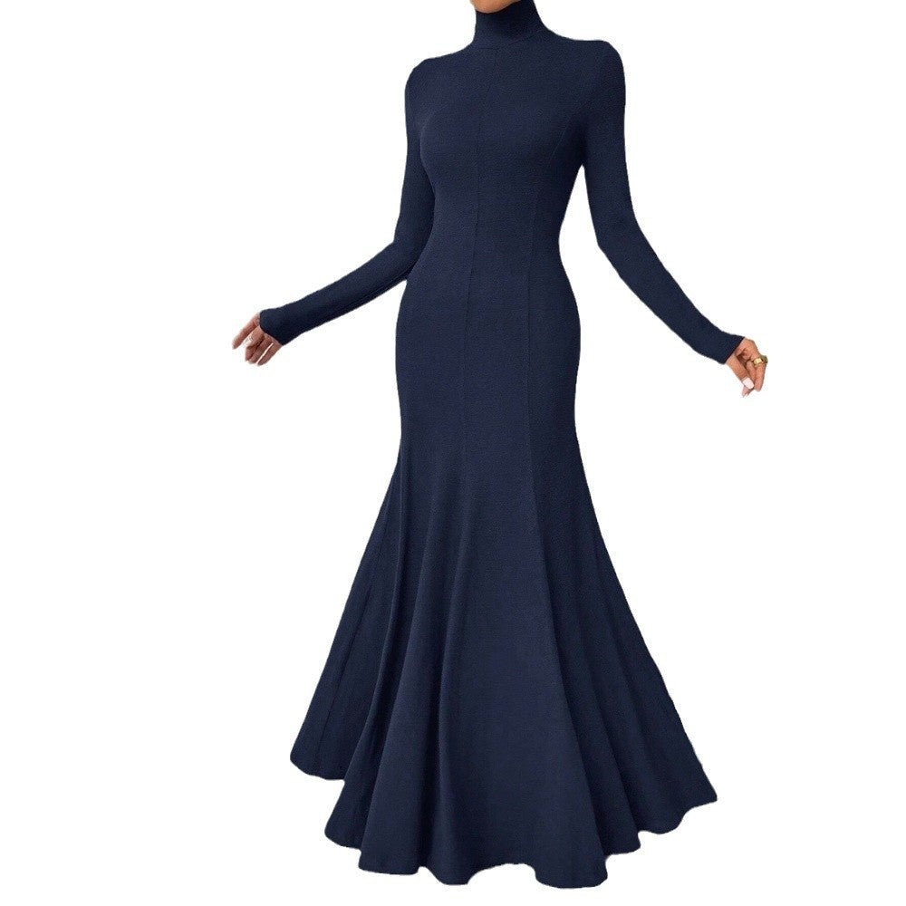 Robe maxi élégante pour femmes à manches longues avec un col haut et un ourlet fluide Chic & Stil