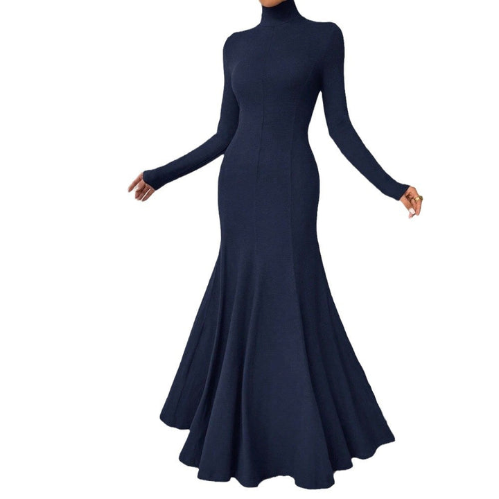 Robe maxi élégante pour femmes à manches longues avec un col haut et un ourlet fluide Chic & Stil