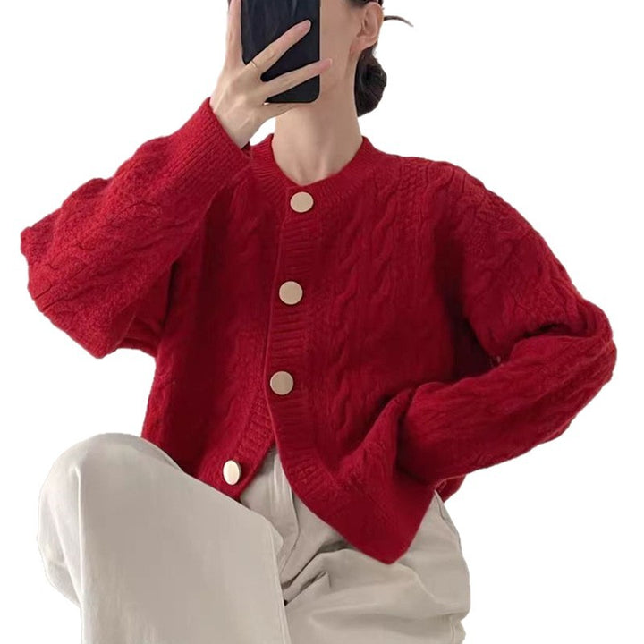 Cardigan pour femmes avec motif en câble et gros détails de bouton Chic & Stil
