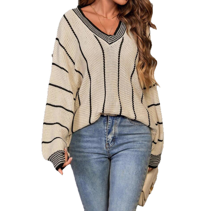 pull-over tricoté pour femmes grande taille dans un style décontracté oversize avec décolleté en V et motif rayé Lune London