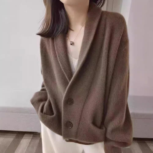 Cardigan en tricot épais pour femme avec une coupe généreuse et des revers classiques Chic & Stil