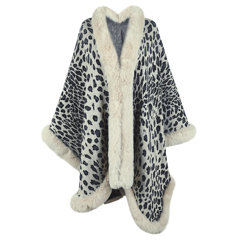 Ladies cozy poncho with luxurious faux fur trim and leopard print Lune London