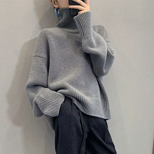 Pull col roulé pour femmes avec des manches larges et une structure en ribbing Chic & Stil