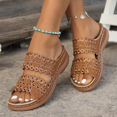 Comfortable sandals for ladies with floral details and a non-slip sole Amarae