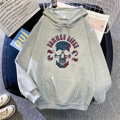 Women's hoodie with artistic skull design Chic & Stil