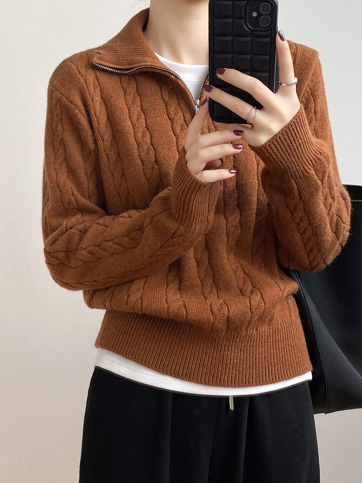 Pull en tricot épais pour femme avec col montant et motif en cable Chic & Stil