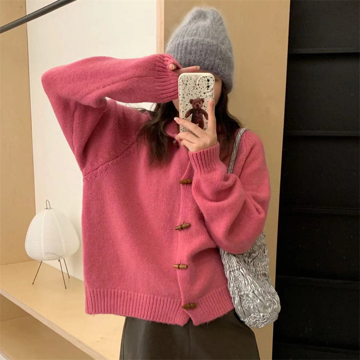 Cardigan en tricot épais pour femmes avec capuche pratique et boutons en bois décoratifs Chic & Stil