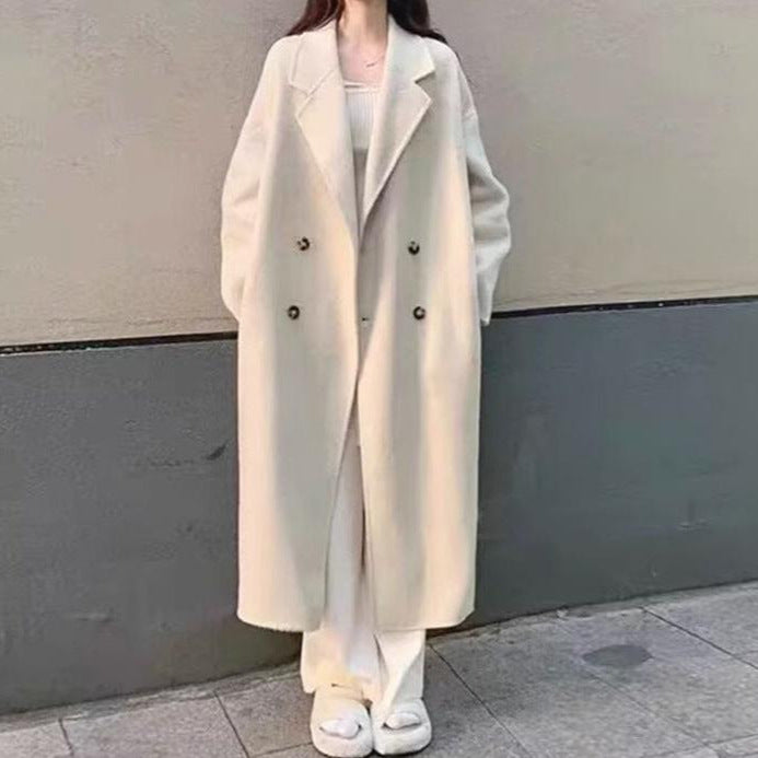Manteau en laine élégant et doux pour femmes avec patte de boutonnage double. Chic & Stil