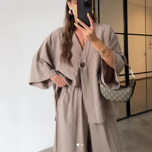 Ladies outfit consisting of an elegant V-neck blouse and wide palazzo pants Amarae