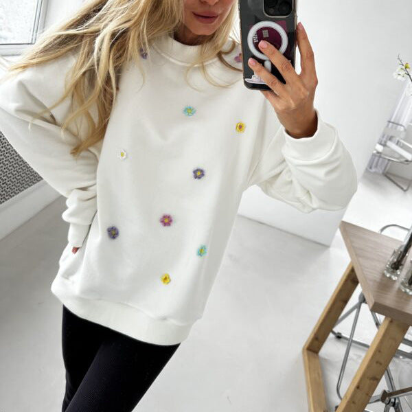 Women comfortable sweatshirt with colorful floral applications Lune London
