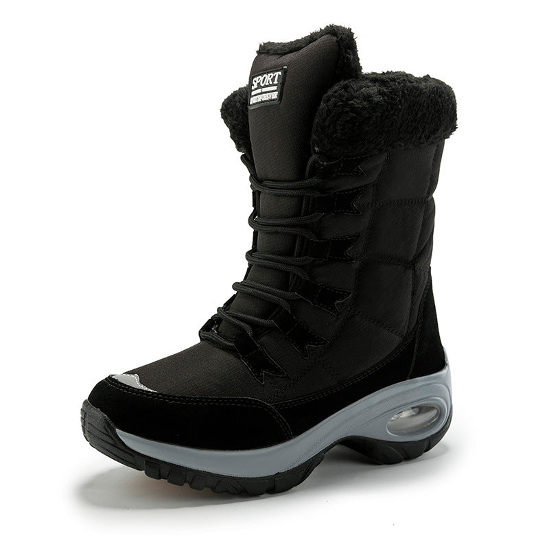 Winter hiking boots for women with insulating and slip-resistant sole construction Lune London
