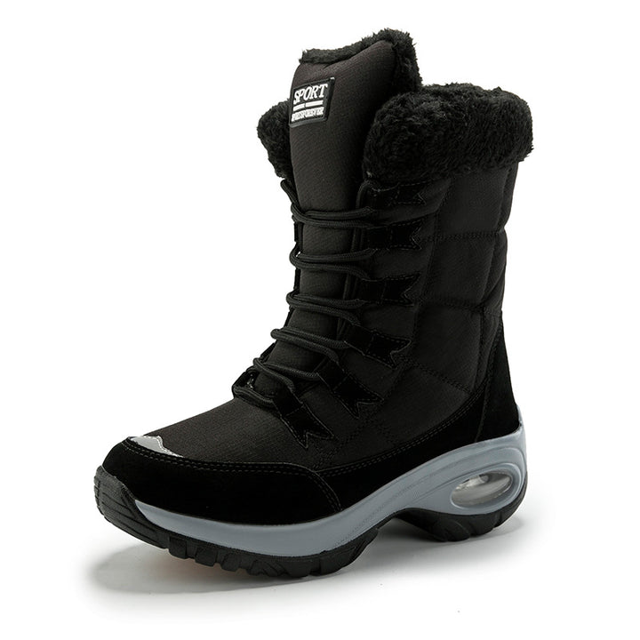 Winter hiking boots for women with insulating and slip-resistant sole construction Lune London