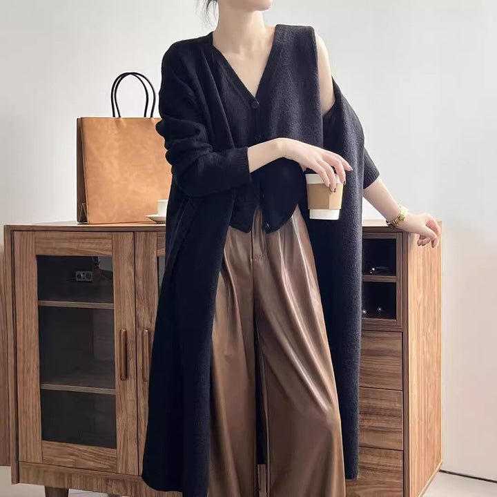 Ensemble tricot pour femmes avec décolleté en V et détail de boutons Chic & Stil