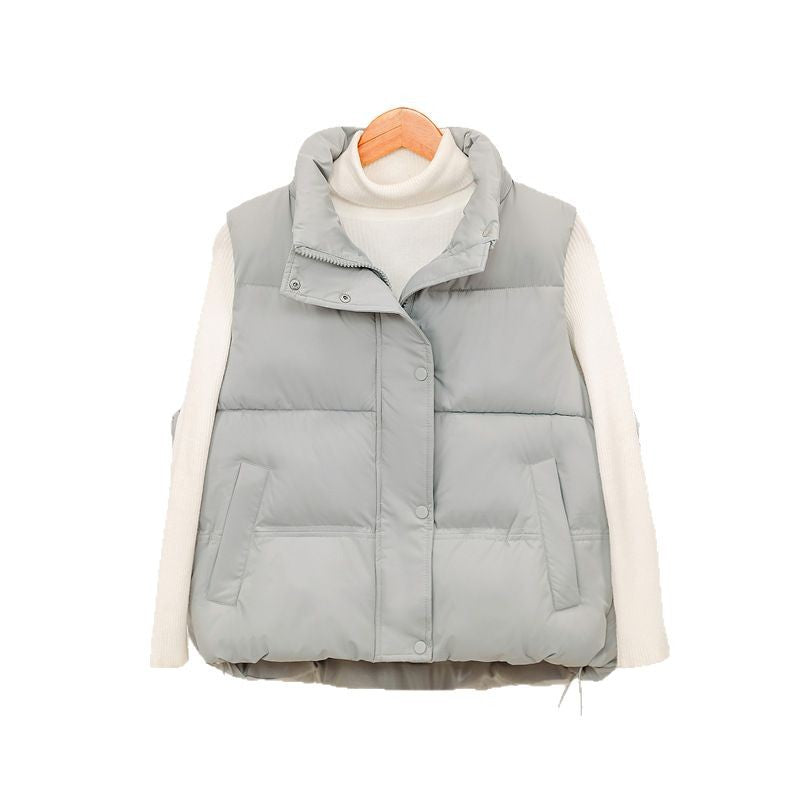 Sporty quilted vest for women with high collar and practical pockets Lune London