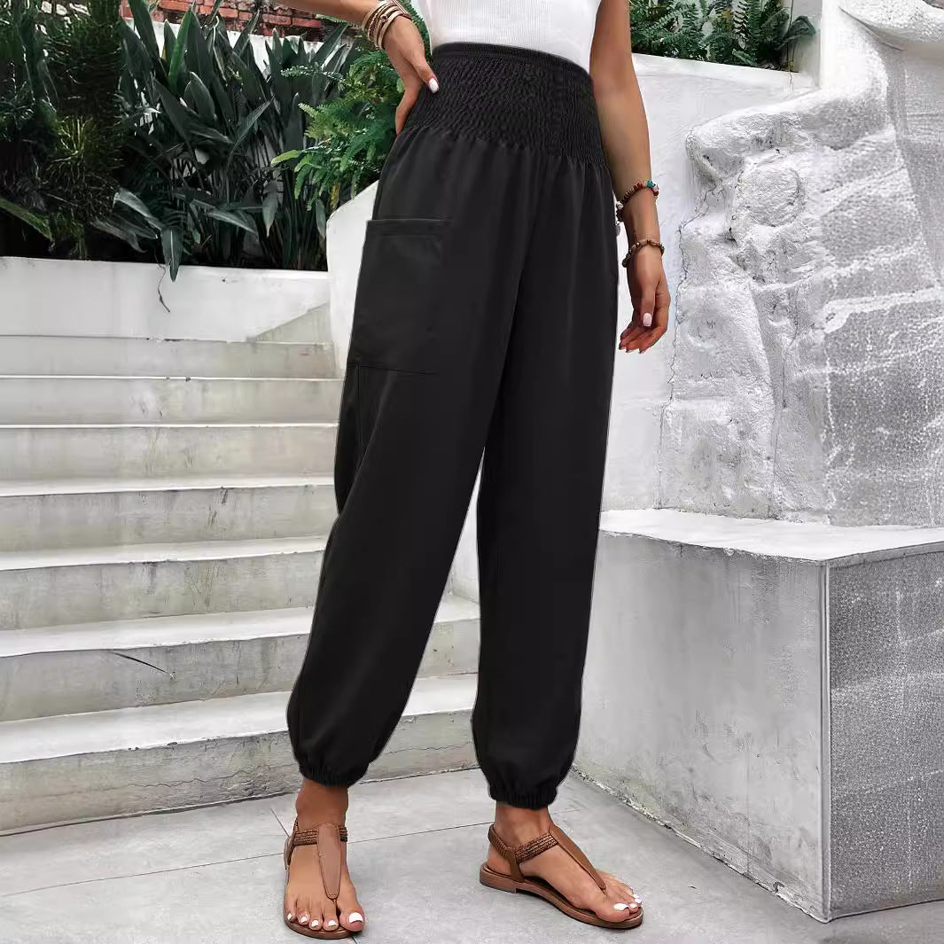 High-waisted leisure trousers for women with elastic waist and practical side pockets Lune London