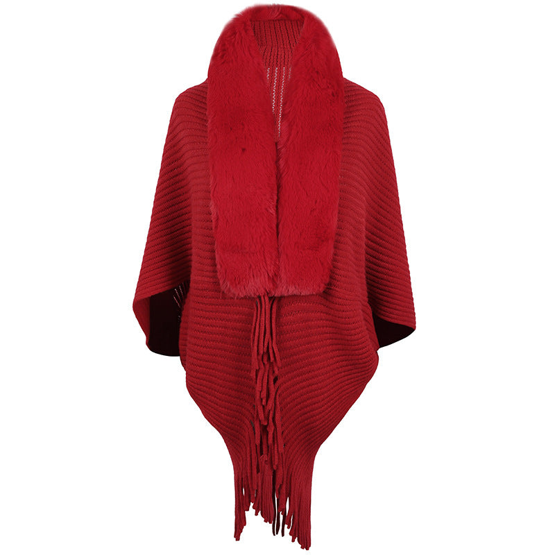 Luxurious knitted poncho for women with elegant faux fur collar and fringes Lune London
