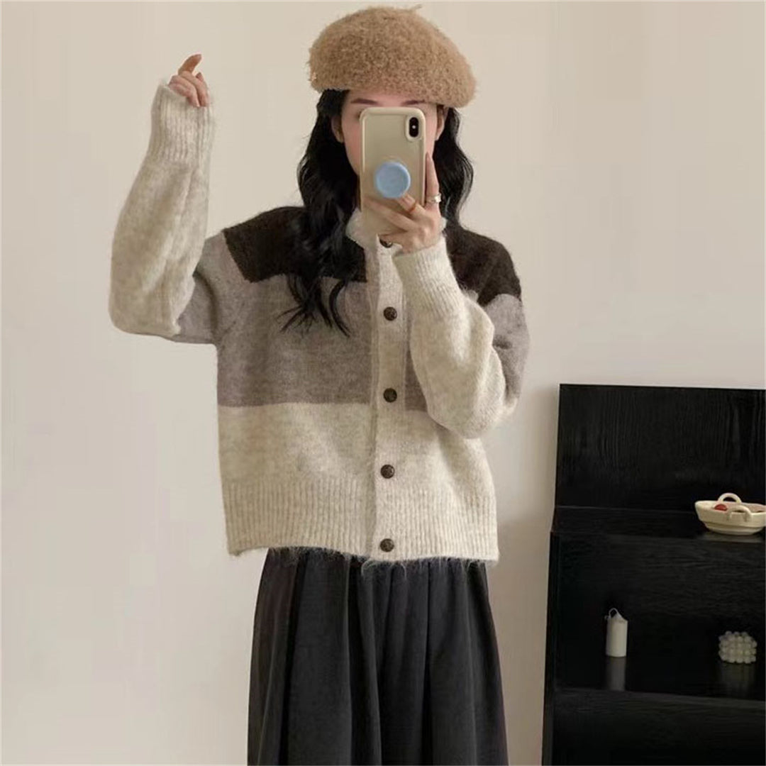 Cardigan en tricot épais pour femmes avec fermeture à boutons et design tendance en bloc de couleur Chic & Stil