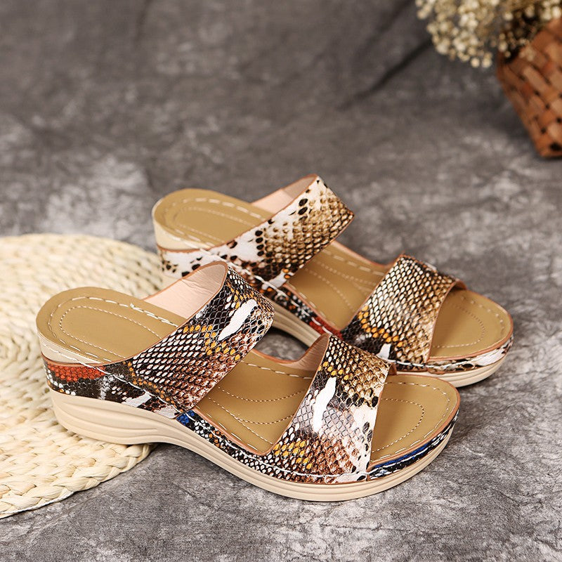 Comfortable sandals for ladies with elastic straps and non-slip sole Lune London