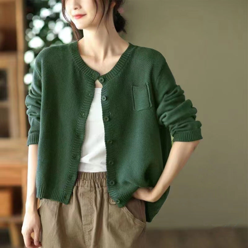 Cardigan en tricot léger pour femmes avec fermeture à boutons et poches pratiques Chic & Stil