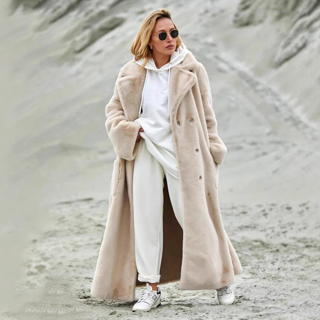 Ladies Elegant and Lined Winter Coat with a Wide Lapel Lune London