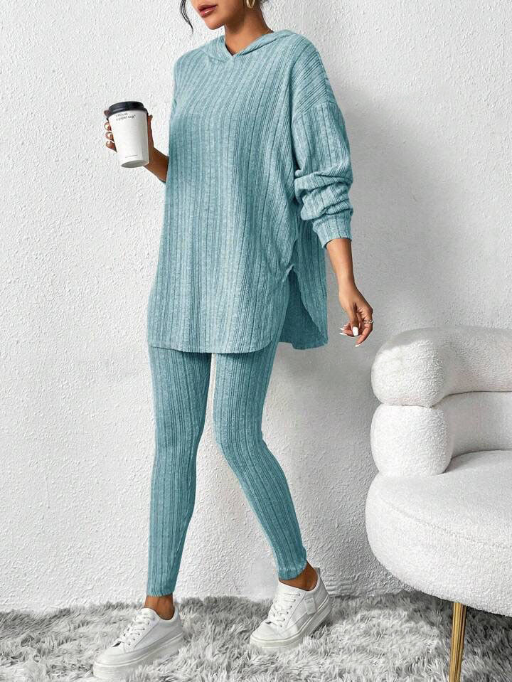 Casual outfit for ladies with oversized sweater and leggings Lune London