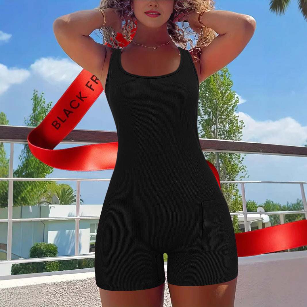 Casual women's jumpsuit with a fitted cut and a handy side pocket Lune London