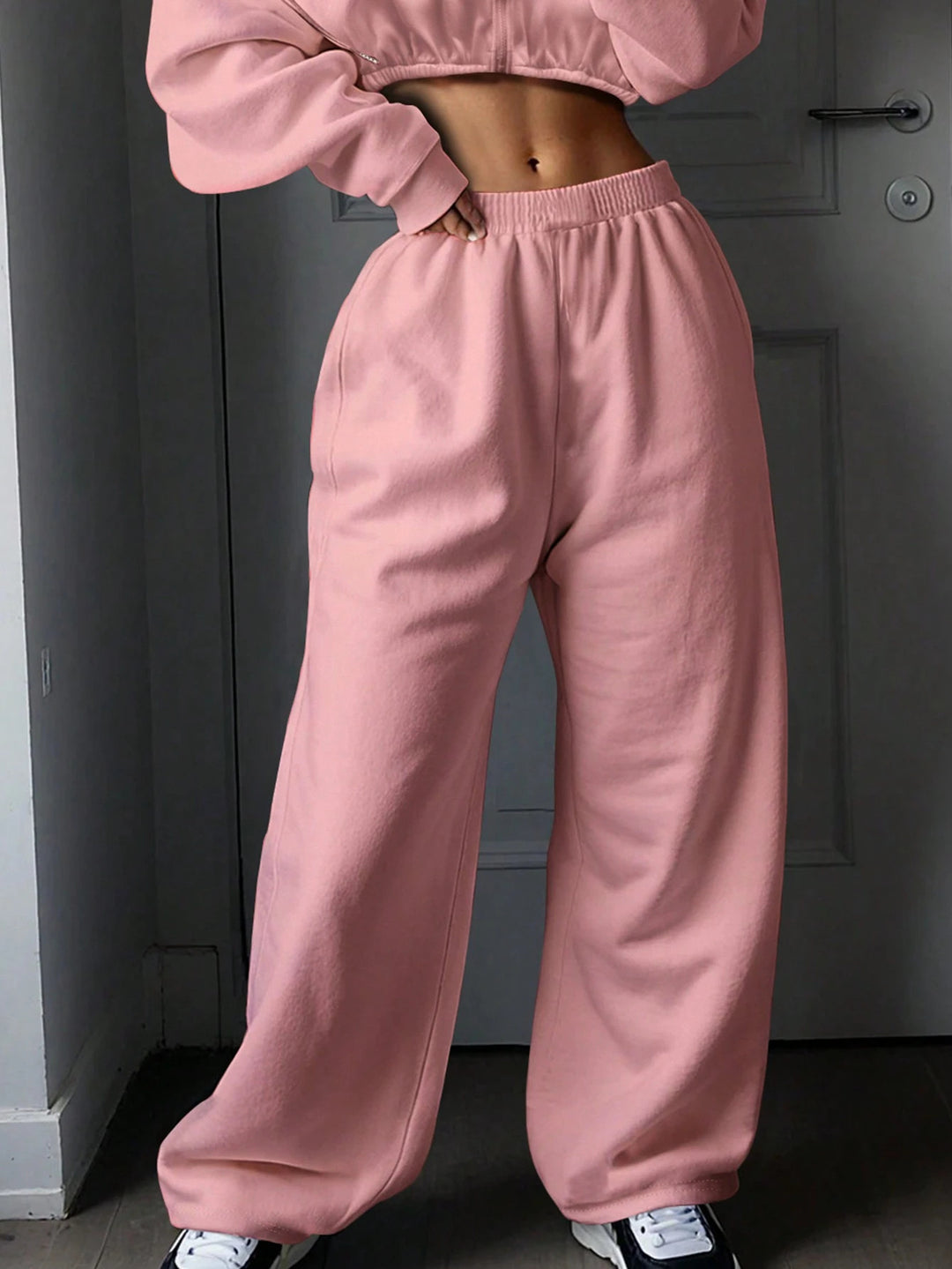 Casual women's tracksuit with an oversized hoodie and a wide fit Lune London