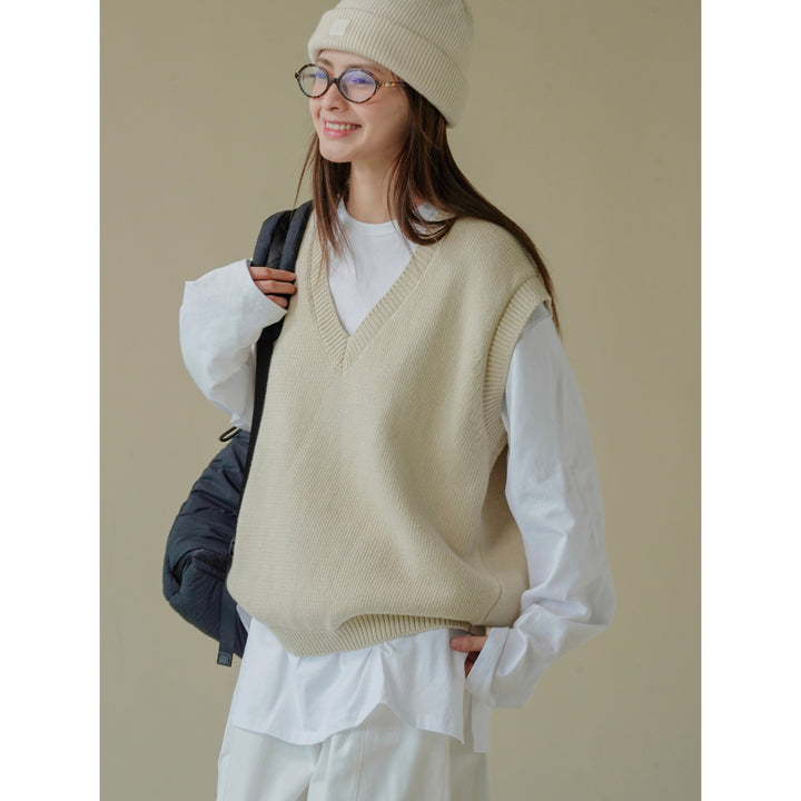 Women loosely cut sleeveless V-neck fine-knit vest with deep armhole and ribbed hem Amarae