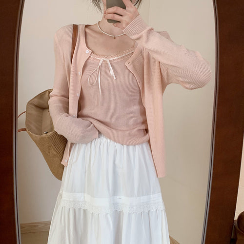 Cardigan décontracté pour femmes avec des détails de boutons à la mode et des manches allongées Chic & Stil