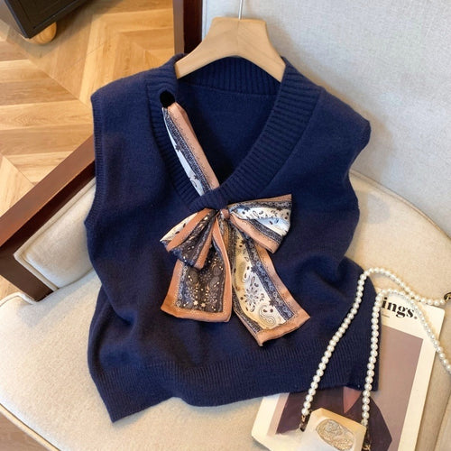 Gilet tricoté pour femmes avec appliqué de foulard à la mode Chic & Stil
